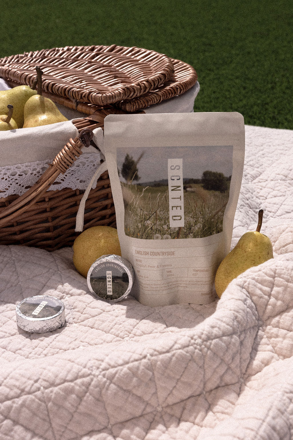 English Pear and Freesia Shower Steamer Tablets – 6-Tablet Bag | English Countryside